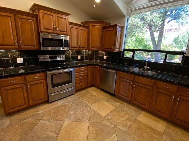 Photo - 2285 Sanborn Dr
