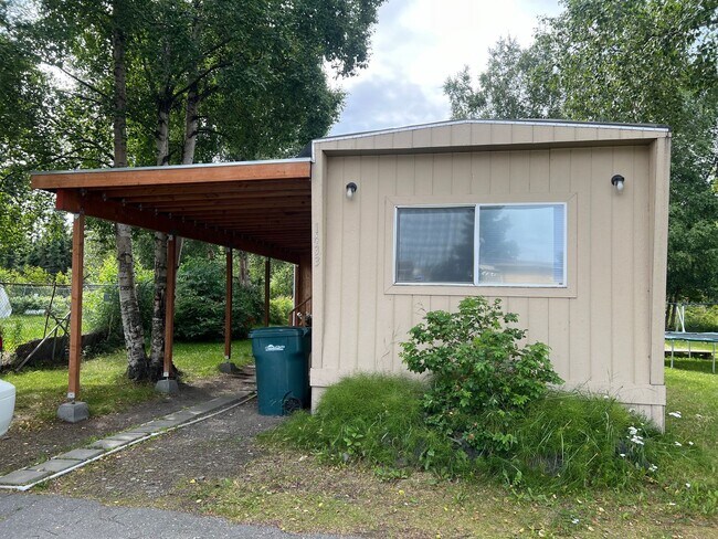 Updated 3 bedroom - Updated 3 bedroom House