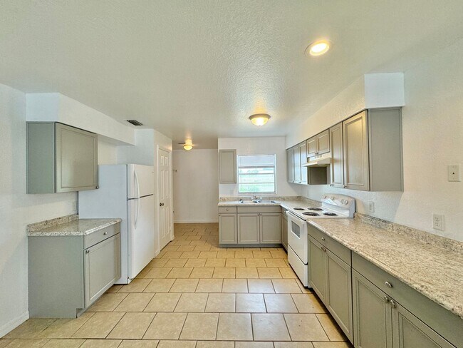 Photo - 2542 Elm Ave Unit 2542