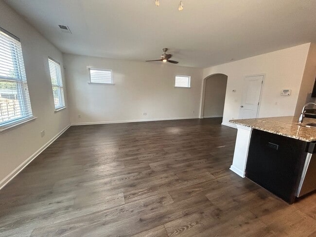 336 Eagle Feather Loop