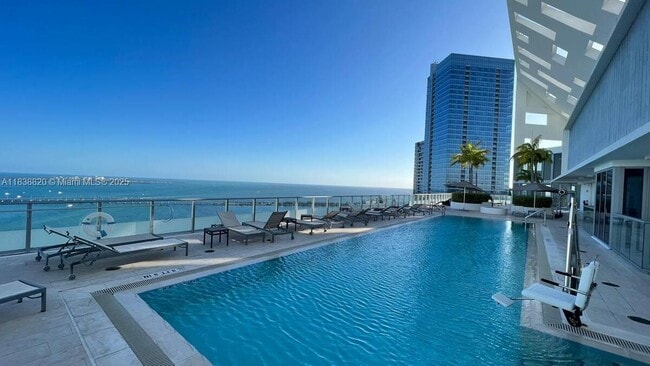 Building Photo - 1300 Brickell Bay Dr Unit 2813 Rental