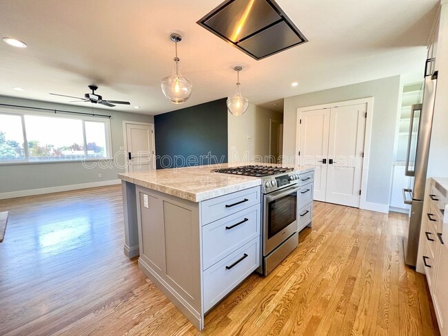 Photo - 1726 Hilton St