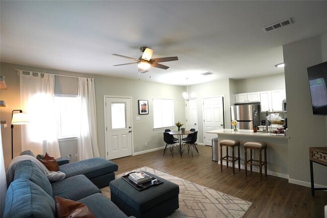 Building Photo - 1700 Constantino Cir