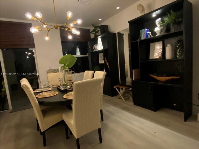 Photo - 657 SE 31st Ave