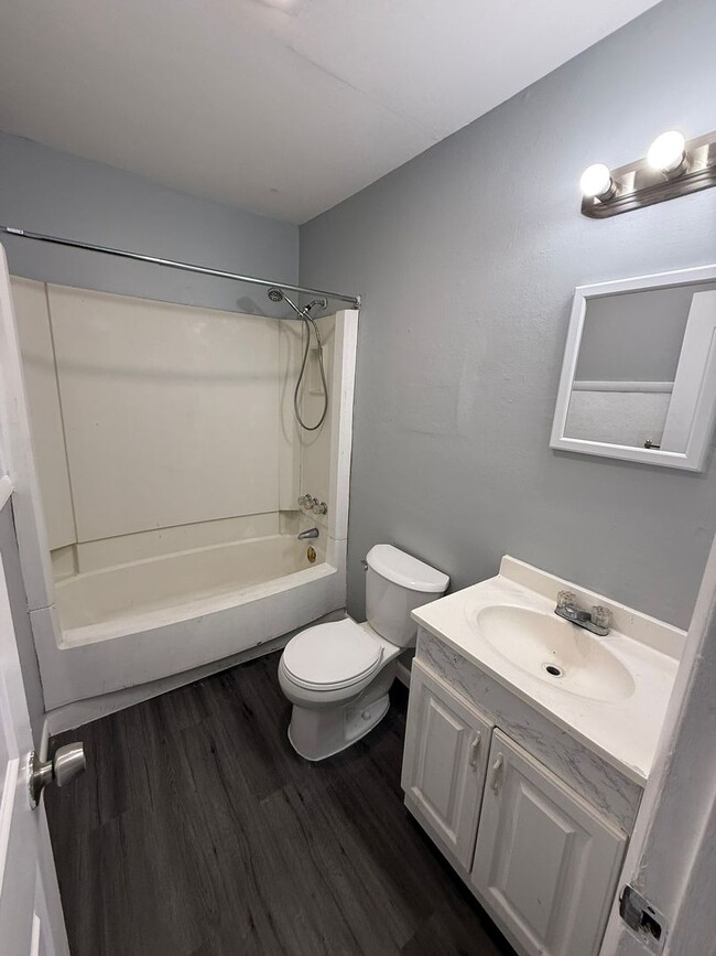 Building Photo - Mulberry Terrace Apartments Unit 102