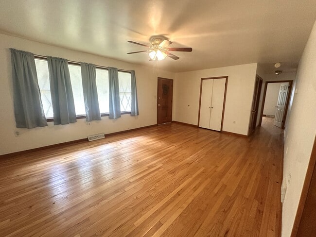 Photo - 337 County Line Dr