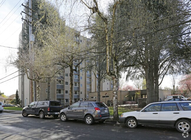 Photo - Dahlke Manor