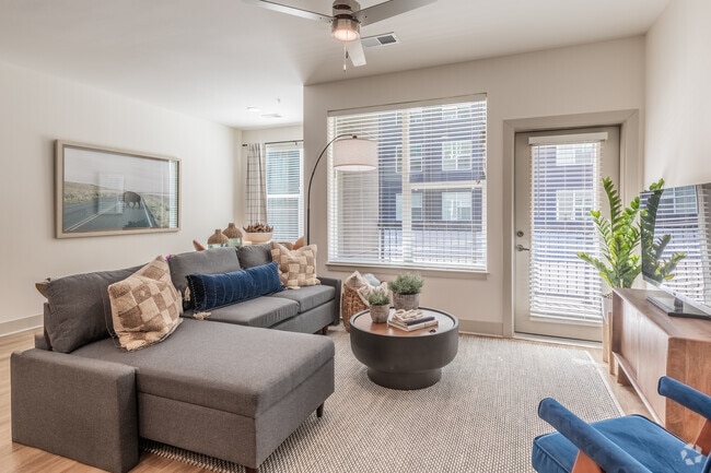 1BR, 1BA - 828SF - Livingroom