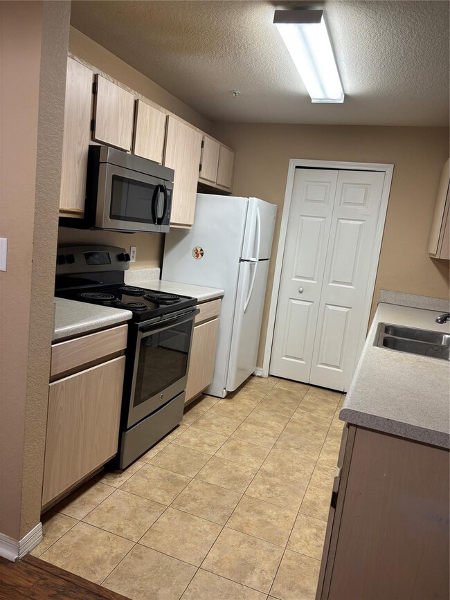 Photo - 5475 Vineland Rd Unit 8212