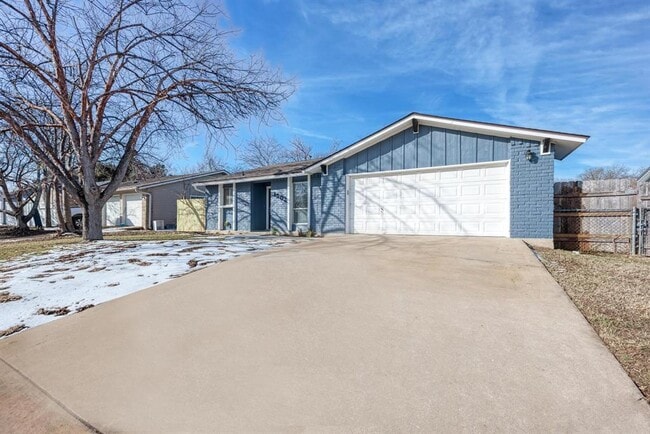Building Photo - 1502 Sagebrush Dr