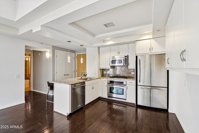 Building Photo - 7147 E Rancho Vista Dr Unit 5003