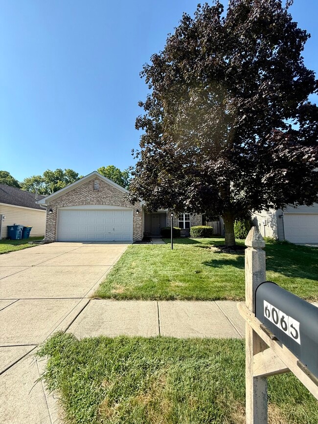 Building Photo - 6065 Woodmill Dr Rental