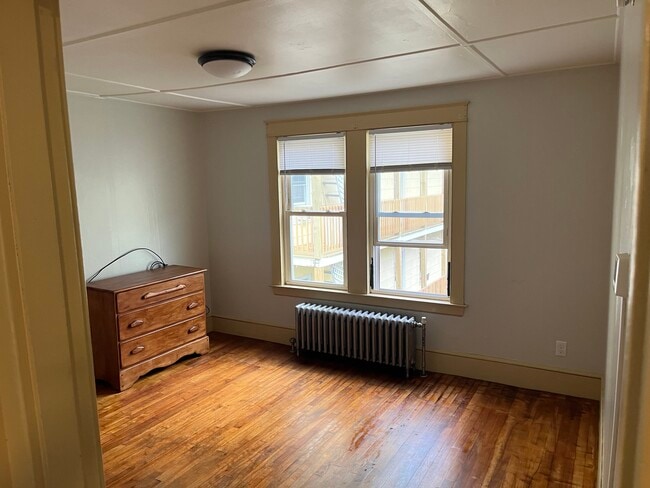 Building Photo - 34 Bartlett St Unit 6 Rental