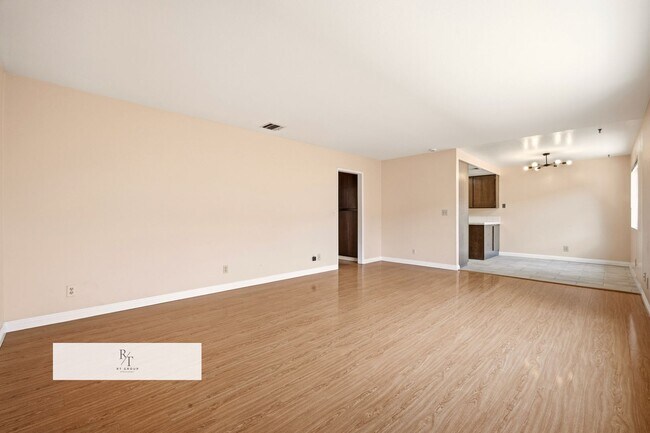 5934 1/2 Alessandro Ave