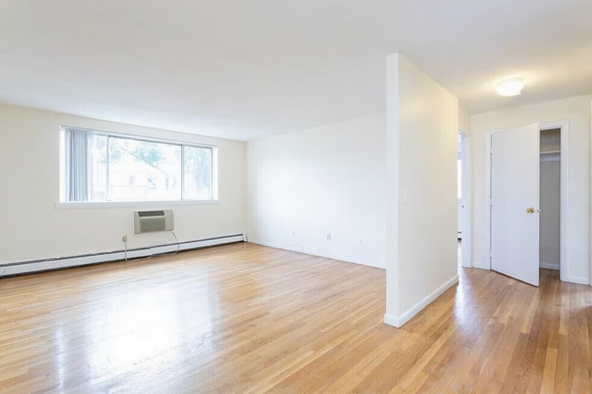 Building Photo - 95 Gardner St Unit 88