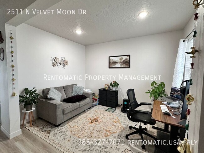Photo - 2511 N Velvet Moon Dr