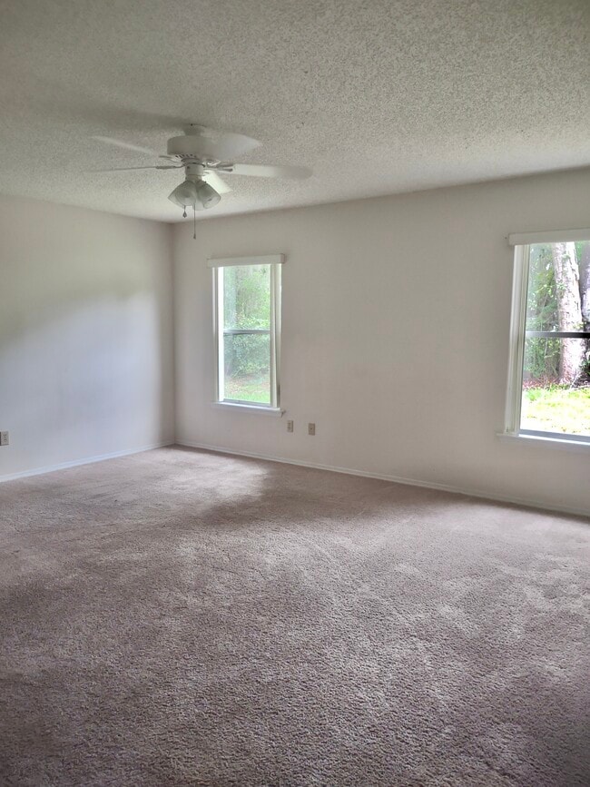 Building Photo - 1055 E Wisconsin Ave Rental