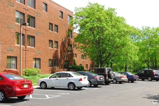 Photo - Baldwin Oaks Apartments