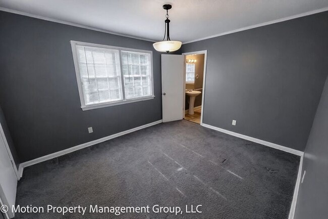 Photo - 2728 Pierce Dr N