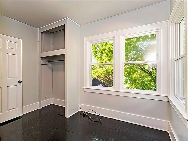 Building Photo - 73 Somerset St