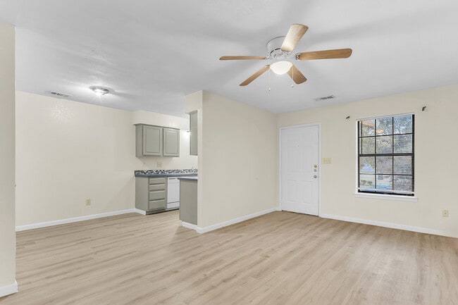 209 W Trinity St Unit C