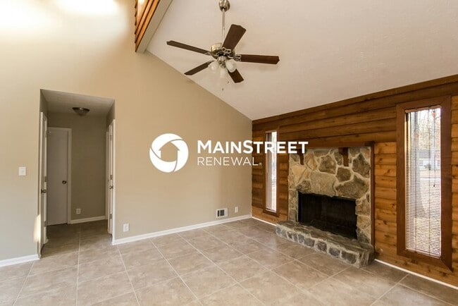 Photo - 3 Bedroom Pet-Friendly Home in Lithonia, GA with Main Street Renewal