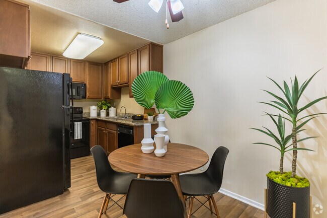 1BR, 1BA - 650SF