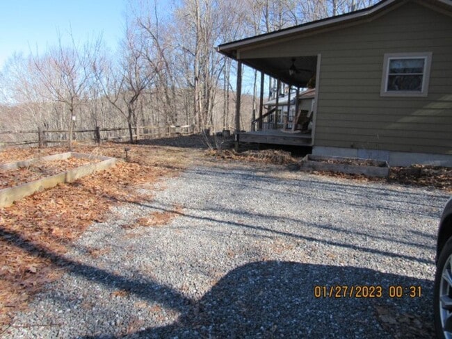 Photo - $1,700 - 2 Bedroom / 2 Bath Fully Furnished Cabin with an Amazing View in the Pumpkintown Community