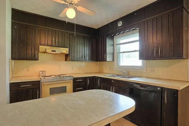 Photo - 451 W Main Ave