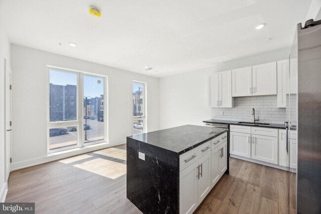 Photo - 1350 N Front St Unidad 202