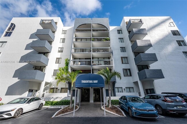 Building Photo - 2715 Tigertail Ave Unit 107