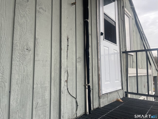 Building Photo - 1633 Main St N