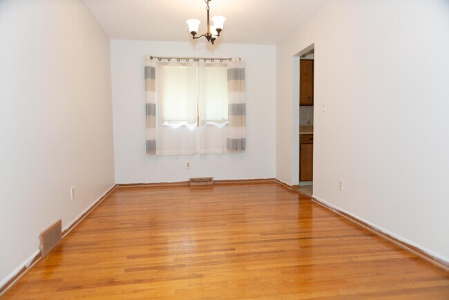 Photo - 10976 Shaker Dr