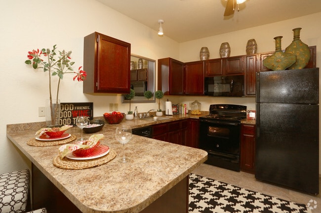 1BR, 1BA Custom - 665SF - Kitchen