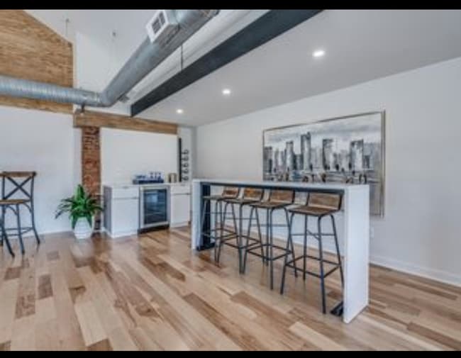 Photo - Madison Ave Unit 900 Madison Apt B