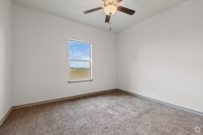 2BR, 2BA - 1,000SF - 1st Bedroom