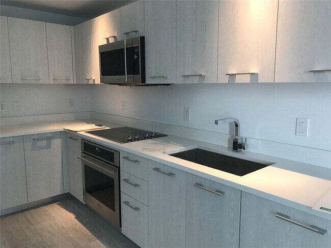 Building Photo - 55 SW 9th St Unit 2207 Rental