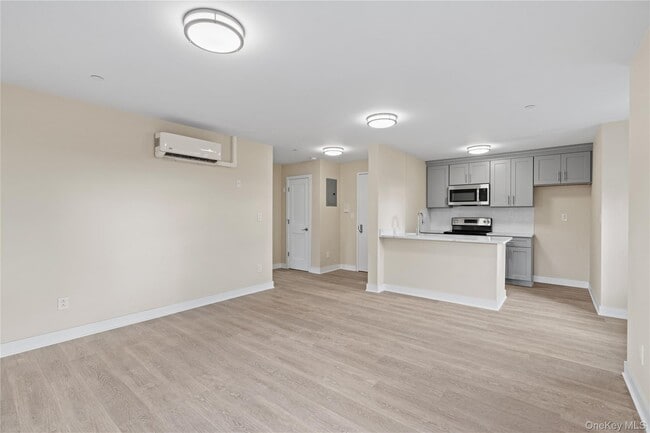 Photo - 135 Wakefield Ave Unidad 401