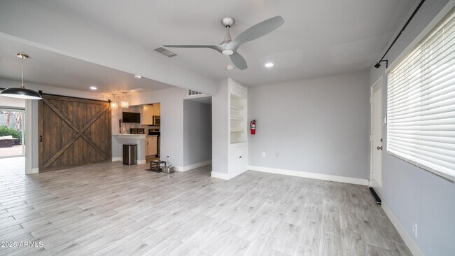 Photo - 717 E Palmaire Ave