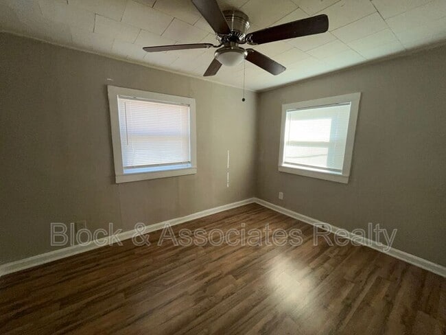 Photo - 409 Dobson St