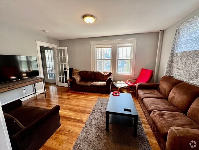 Building Photo - 37 Sterling St Unit #2 Rental