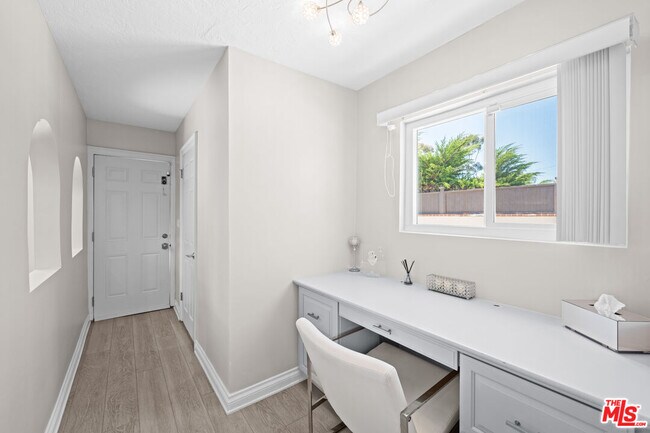 Photo - 15042 Valleyheart Dr