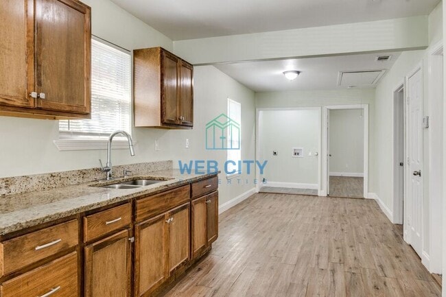 Photo - 4111 Marshall St