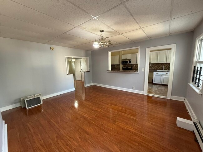 Photo - 42 Montrose Ave Unit 2