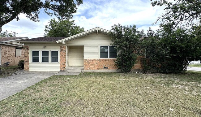 Photo - 605 E Robertson Ave