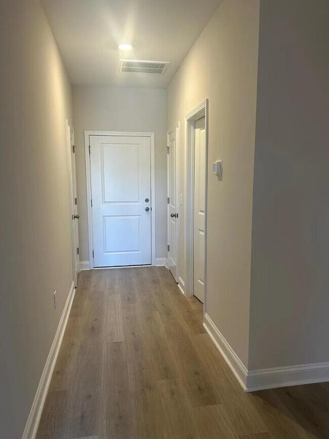 Photo - 1024 Gateway Commons Cir