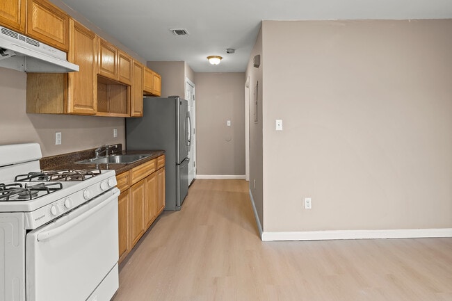 Photo - 113 E Main St