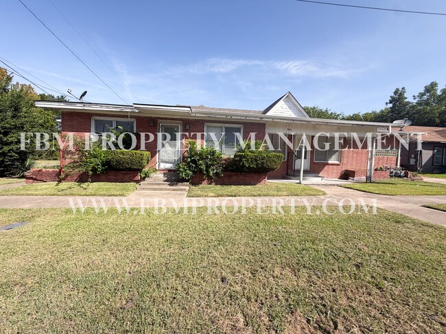 Building Photo - 900 E 6th Ave Unit 2