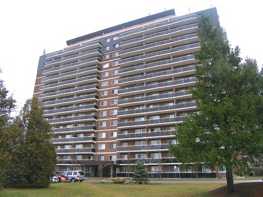 Photo - 940 Commissioners Road East