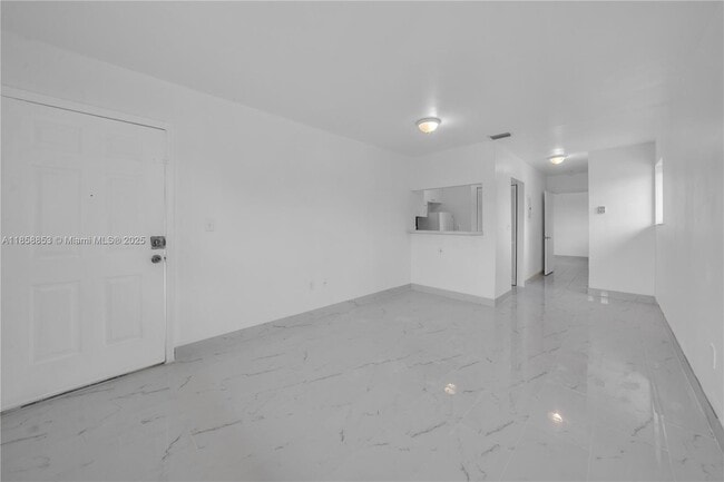 Building Photo - 1371 NW 3rd St Unit 6 Rental